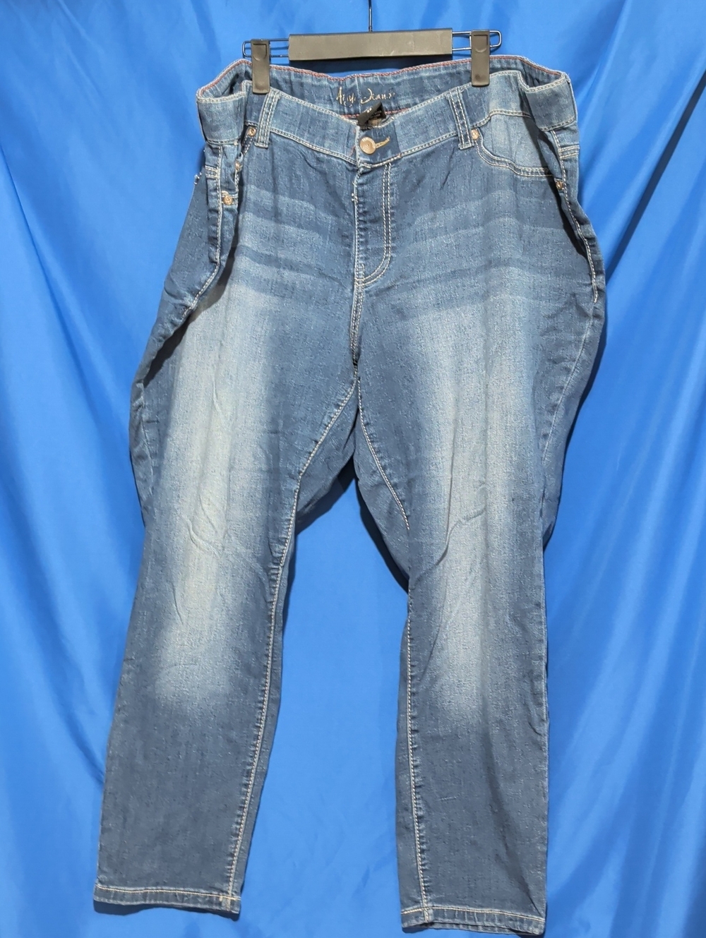 Ariya Size 22 Women's Light Blue Straight Leg Jeans